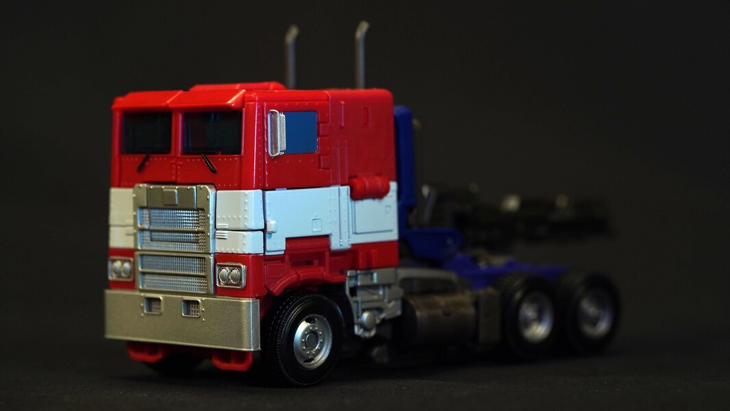 Takara Transformers Premium Finish SS 02 Optimus Prime Official In Hand Image  (3 of 4)